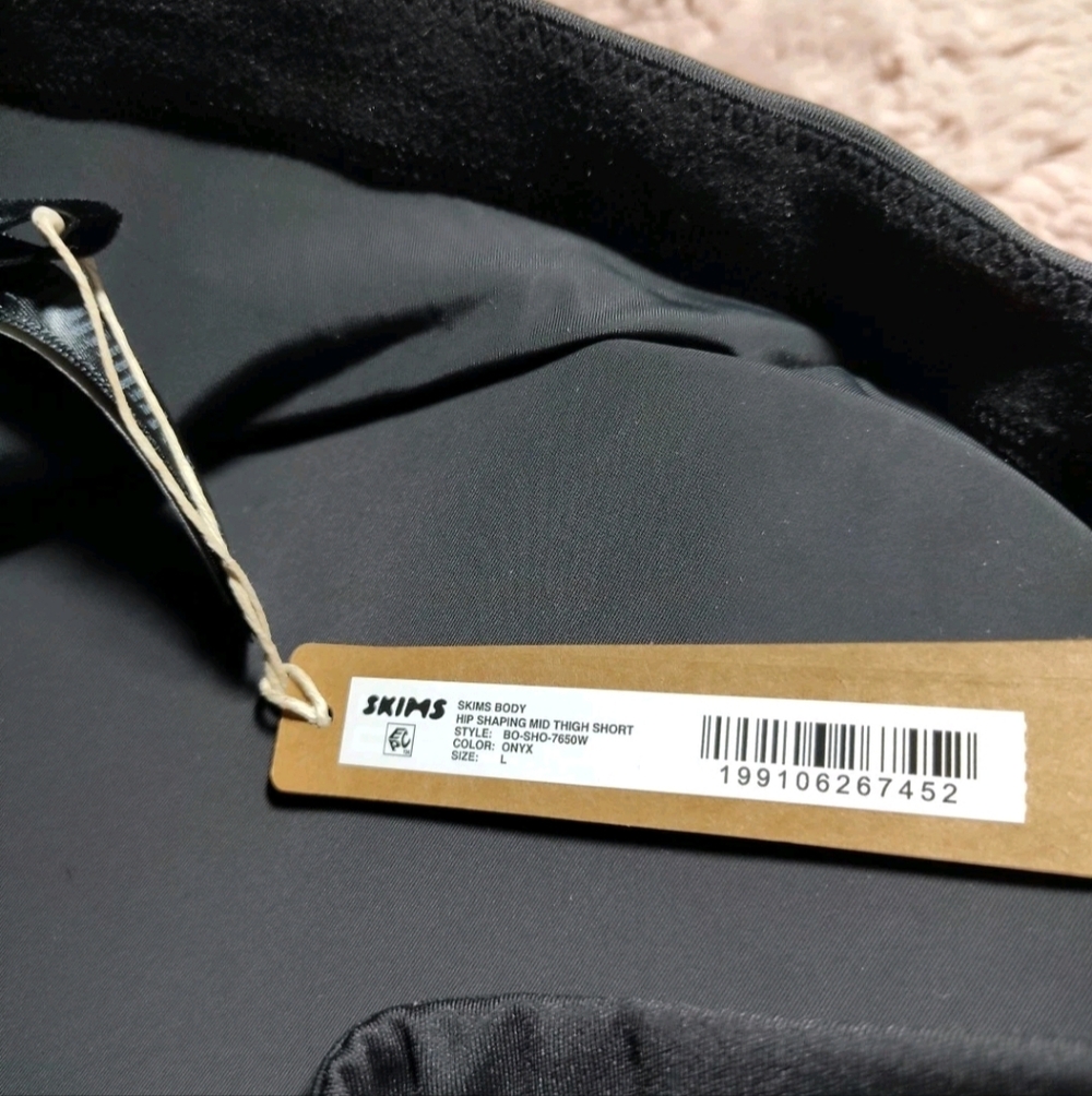 $108 Skims Body Hip Enhancing Padded Mid Thigh Short Large - Picture 6 of 7